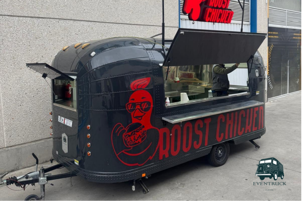Food truck Airstream de Eventruck en Startlife Madrid junto a Roost Chicken